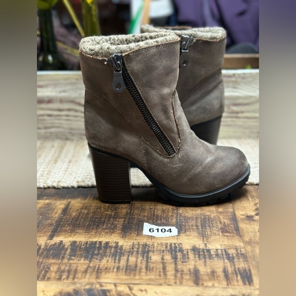 Brown boots 7-1/2 wide heel faux leather combat boots preowned 3 “ heel - Picture 1 of 9